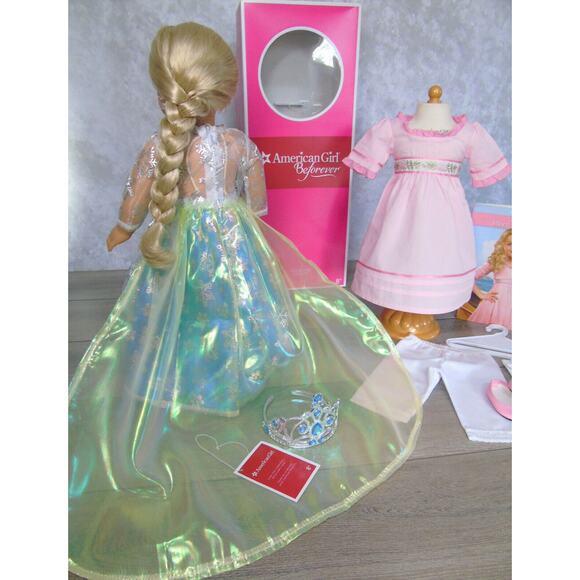American Girl 18" CAROLINE DOLL + Meet Outfit Book Frozen Elsa Costume Tiara BOX - Picture 6 of 16